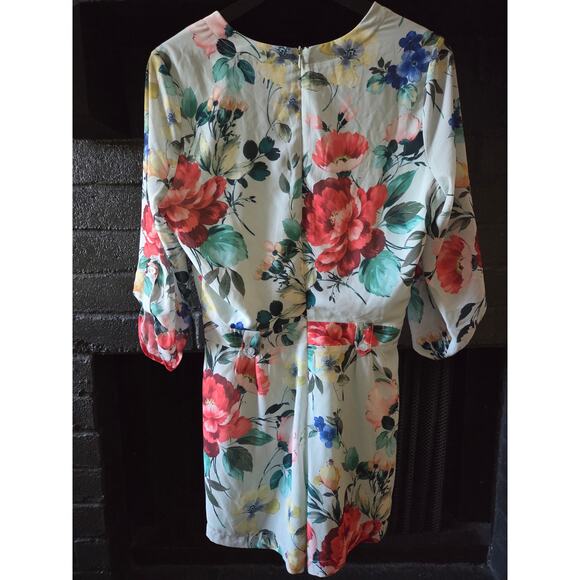 Yumi Kim Floral Lightweight Flowy V neck Romper size small - Picture 4 of 5
